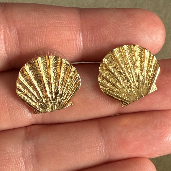 Gold Shell Earrings - Picture 1 of 2